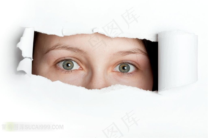 破纸凝视的女孩这样素材