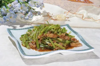  五花肉炒香芹 