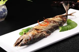 烧烤美食烤肉街边小吃油炸秋刀鱼