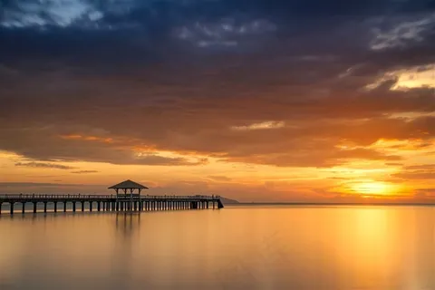 夕阳下的唯美的海岸高清风景图片 夕阳下的唯美的海岸高清风景图片
