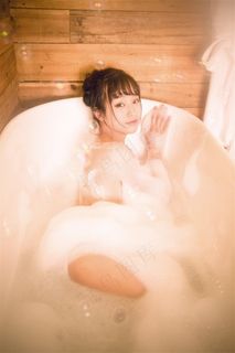 清纯美女浴缸写真