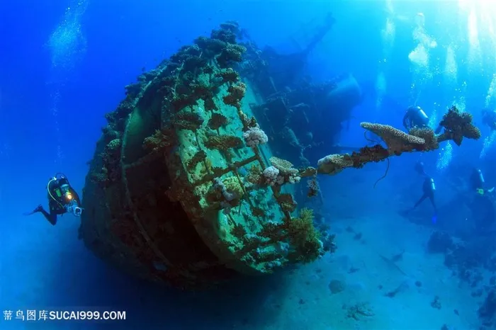 海底沉船景色高清图