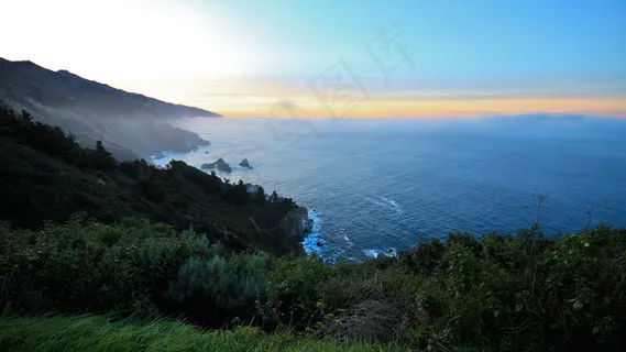 山边上的海 山边上的海