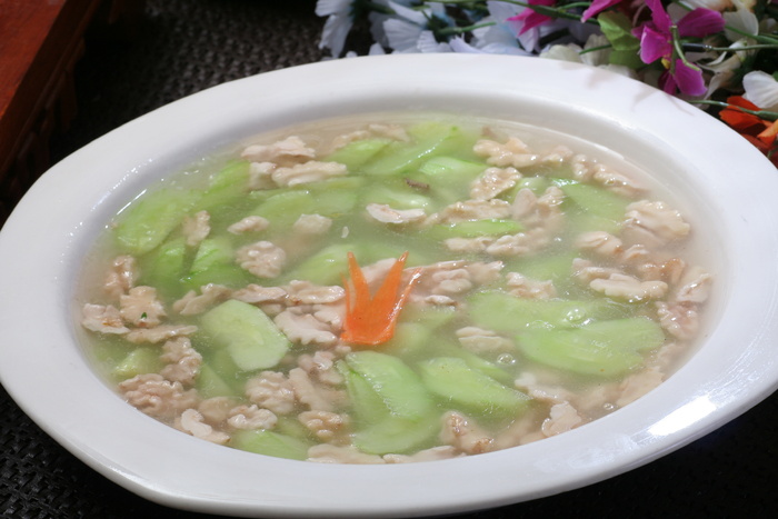 桃仁烩青瓜 