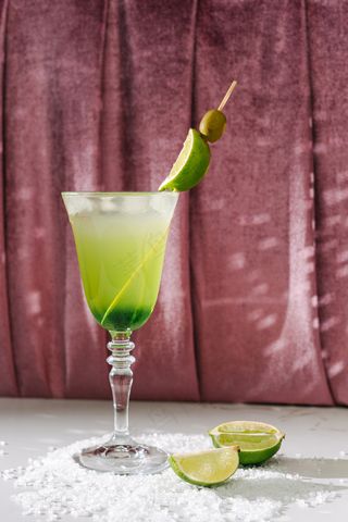 清爽夏季果汁饮品摄影照片