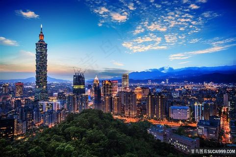 余晖下的上海夜景