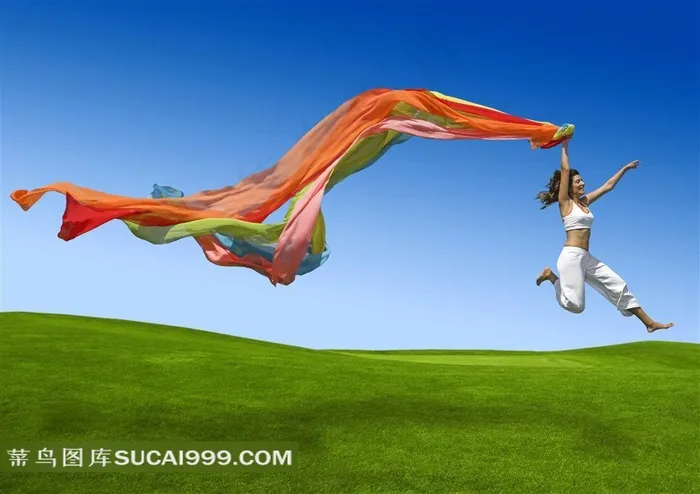 扯飘带跳跃的美女摄影高清图片