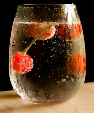 新鲜的樱桃汽水