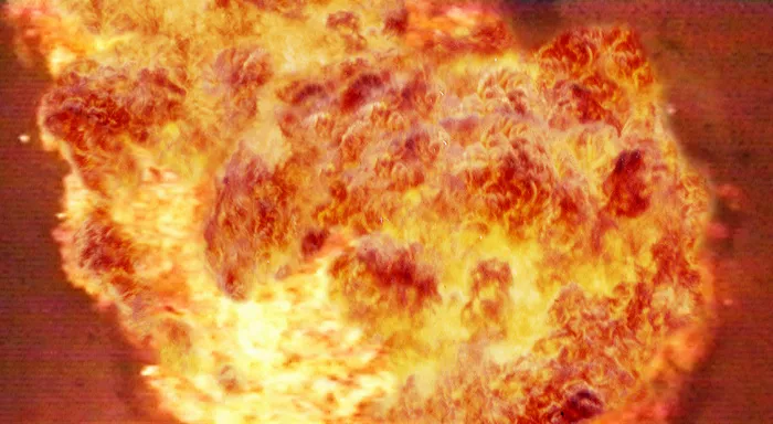 爆炸火焰冲天