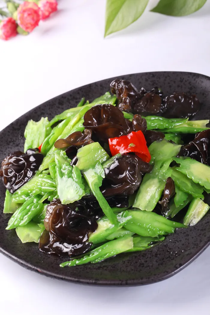 木耳炒苦瓜 (1)