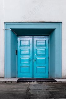 蓝色木制大门图片