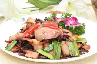 老腊肉炒蕨菜 32元