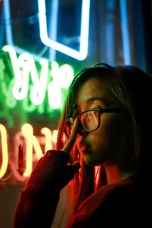 普通年轻女生图片 普通年轻女生图片