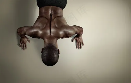 一身肌肉的国外男人 一身肌肉的国外男人