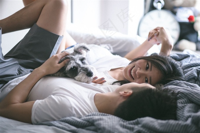 一对甜蜜的情侣摄影
