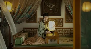 床上的古装美女图片