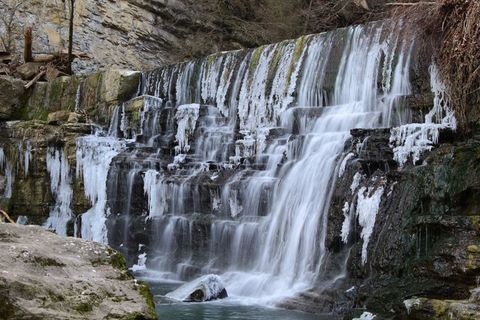 石头瀑布景观图片