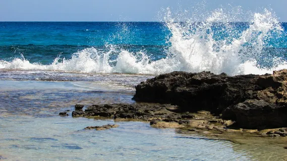 海浪拍击图片 海浪拍击图片