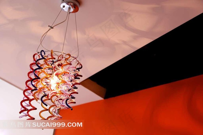 现代风格的水晶玻璃吊灯