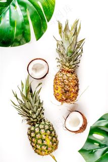 夏季菠萝和椰子椰青顶视图背景