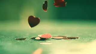 洒落地面的爱心