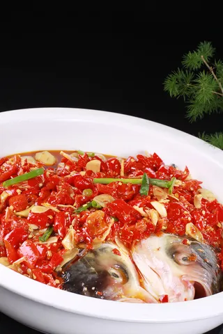 富晒小土豆煨蒸大鱼头 (4)