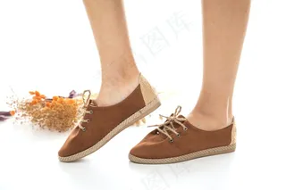 棕色绒面革皮鞋图片