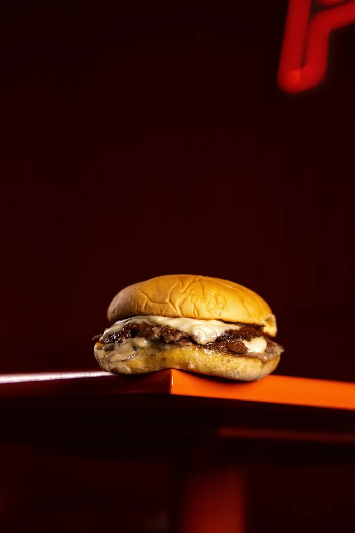 黄色美味汉堡摄影素材 黄色美味汉堡摄影素材