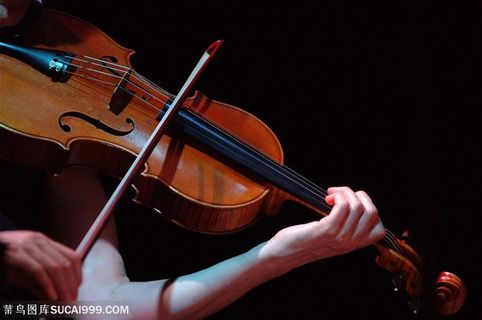 乐器小提琴-拉小提琴的手臂特写
