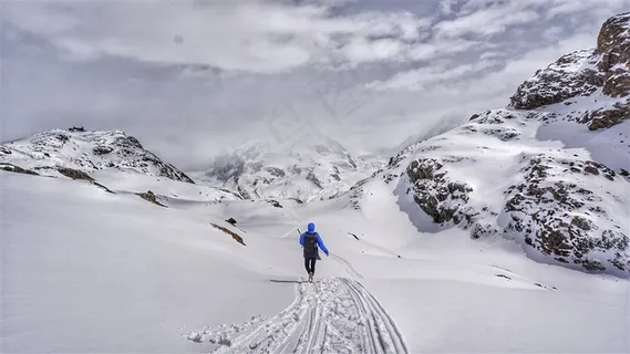 雪地里的旅人 雪地里的旅人