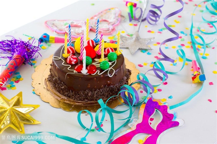 五彩飘带和巧克力生日蛋糕