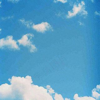 蓝色天空白云简约摄影图