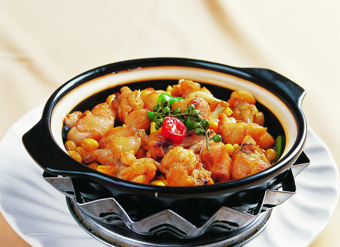 石锅煲类火锅川菜特色菜青椒黄豆煮牛蛙