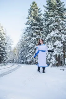 户外雪景长发美女图片 户外雪景长发美女图片