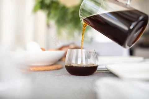 倒一杯红茶图片 倒一杯红茶图片