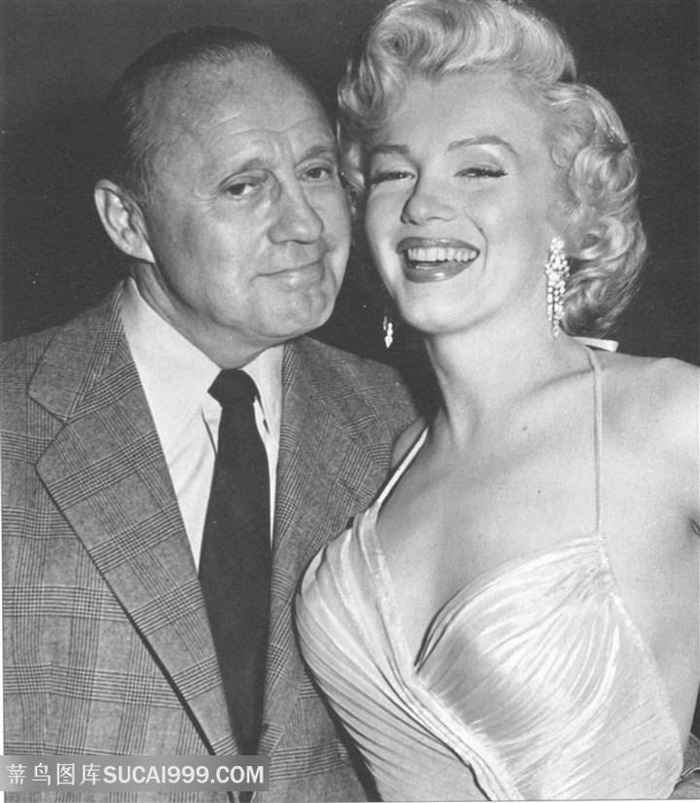 玛丽莲梦露和友人合影黑白照