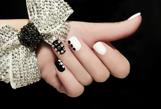 黑白色系美甲图片