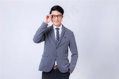 手摸眼镜微笑的商务男士 手摸眼镜微笑的商务男士