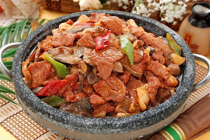 石板珍菌牛柳美食素材中华美食