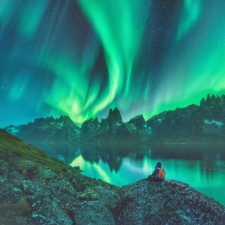 绿色极光壁纸图片