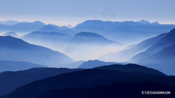 远山山脉图片