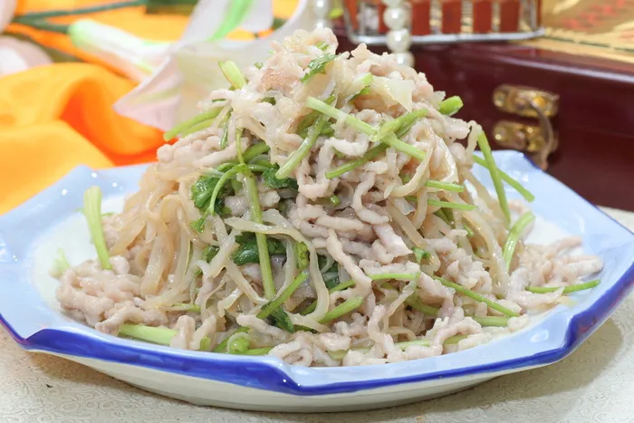 肉丝烹鲜蛰 16元