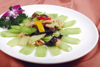  鲜桃仁木耳炒兰片   