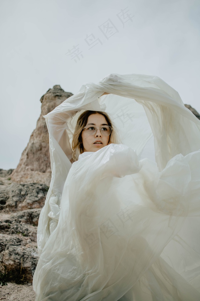 白色艺术写真图片