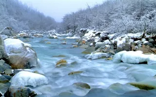 冬日冰封的河道素材图