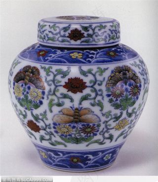 中华传统瓷器-蝴蝶花朵的瓷坛