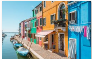 海边小镇，小船，海边，五彩房子