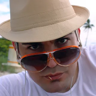 墨镜帅哥头像图片 墨镜帅哥头像图片