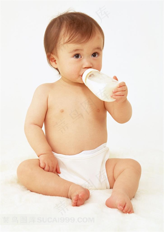 喝奶粉的宝宝