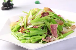 土芹炒信阳腊肉 (1)